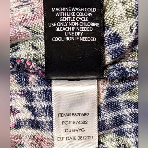 Torrid Crinkle Gauze Cold Shoulder Tie-Front Top Blue With Floral Print Size 2 - Picture 10 of 12